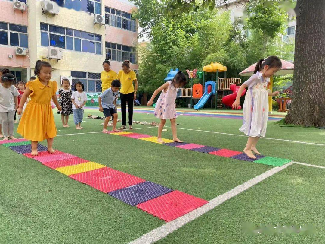 幼儿指压板游戏教案体育游戏_幼儿园指压板游戏玩法_幼儿园指压板游戏教案